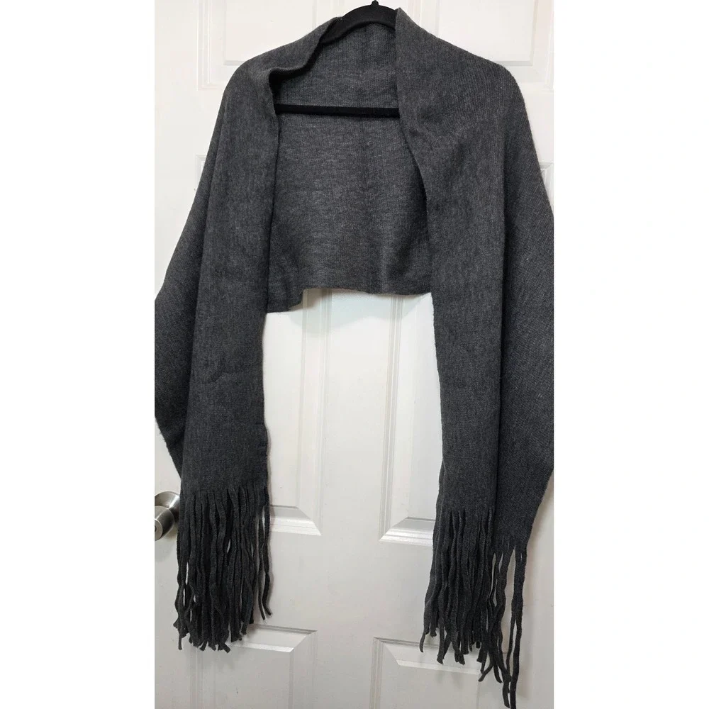 NEW Lucky Brand‎ Wrap Scarf Women's 68 x 16 Gray Knit Fringe Shrug